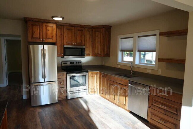 Building Photo - 249 S 400 E