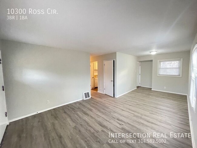 Building Photo - 10300 Ross Cir