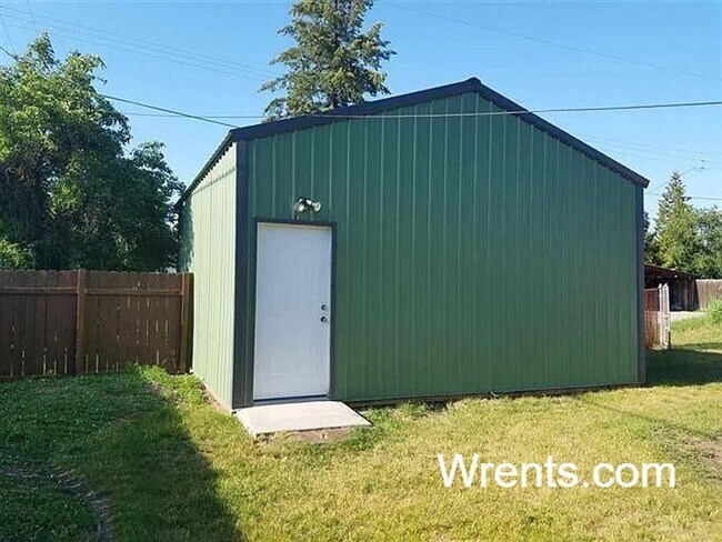 Building Photo - 3 Bedrooms | 1 Bathroom | Rancher with Large Detached Shop