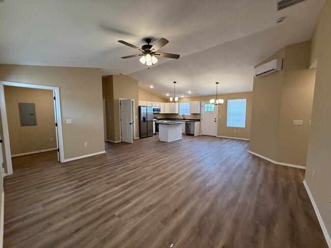 Building Photo - 202 Ruby Ln