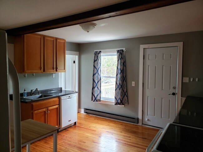 Building Photo - 64 Marlborough St