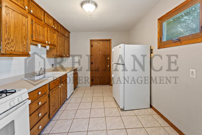 Building Photo - 3026 S Vine St