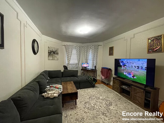 Primary Photo - 86 Maple St