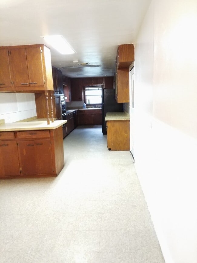 Building Photo - 3/2 Near Downtown Cleburne!