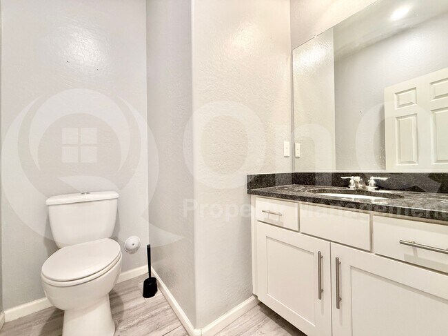 Building Photo - 3726 E Dogwood Dr