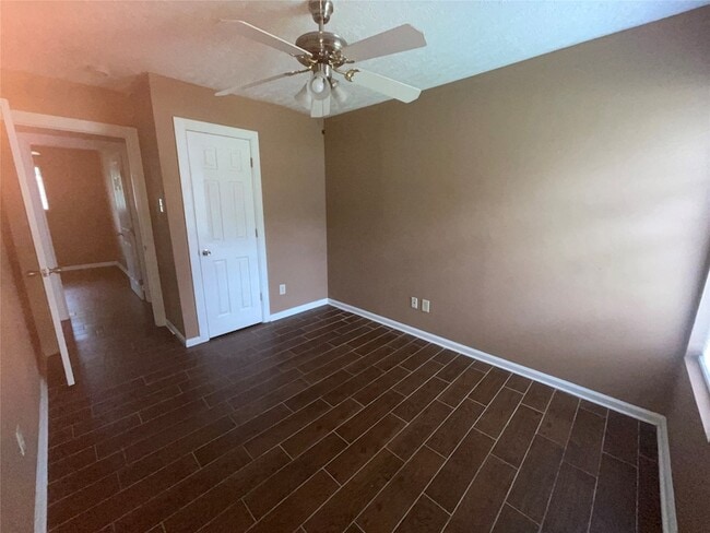 Building Photo - 4518 Oak Shadows Dr