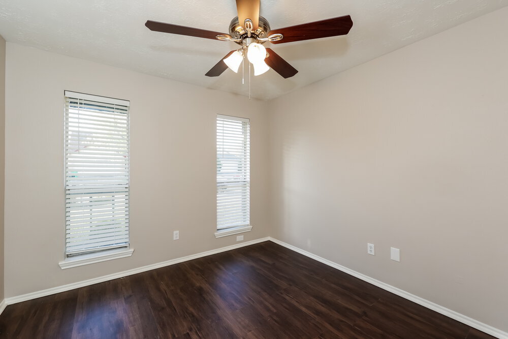 Building Photo - 12215 White River Dr