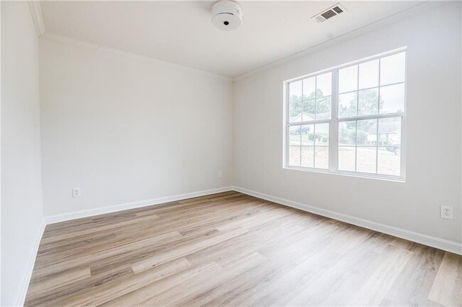 Building Photo - 5195 Hillcrest Glenn Dr