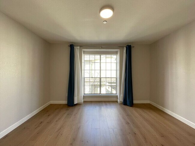 Building Photo - 964 Belmont Terrace