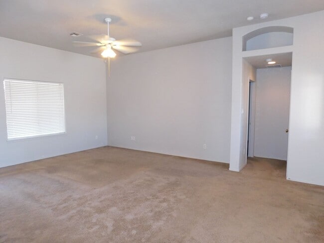 Building Photo - 3 BED 2 BATH IN YUMA EAST!