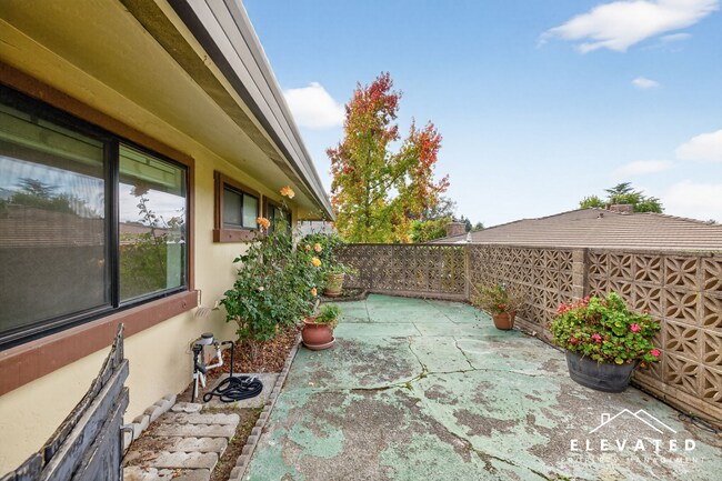 Building Photo - 458 Las Casitas Ct