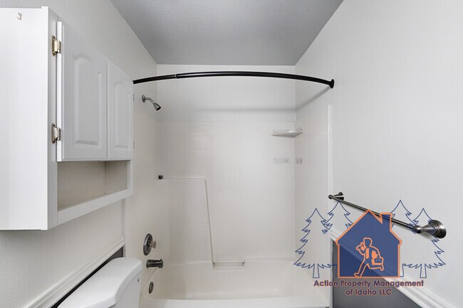 Building Photo - 1393 Caterpillar Ave N