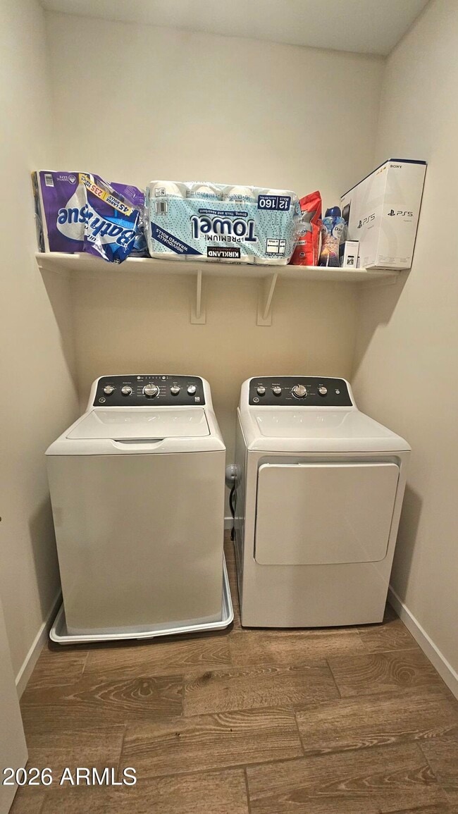 Building Photo - 2818 W Red Fox Rd