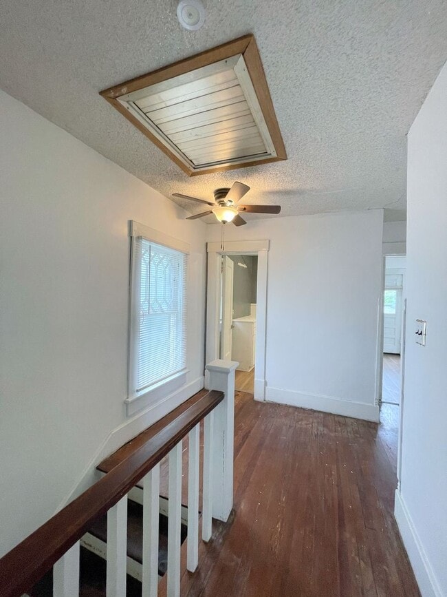 Building Photo - Updated 3 bedroom home