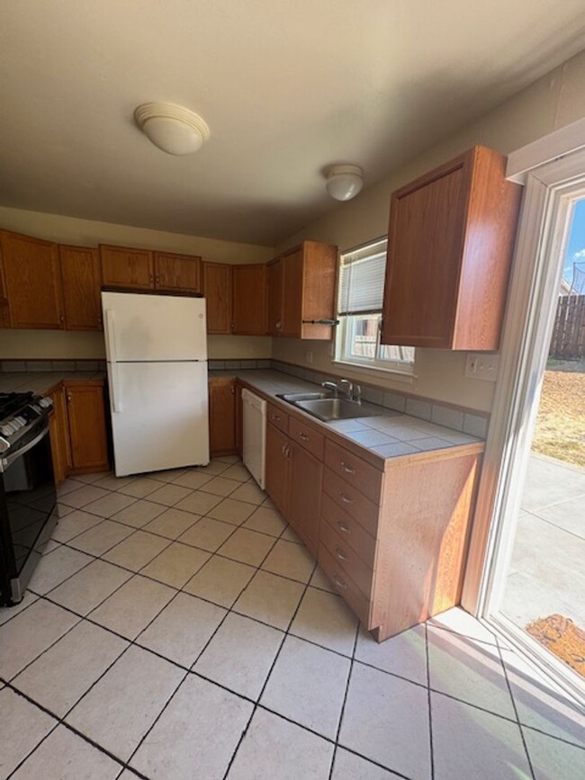 Building Photo - Beautiful 3 bed & 2 bath home in Pittsburg