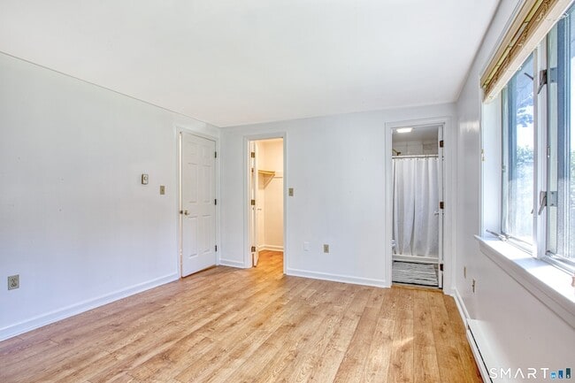 Building Photo - 25 Oakview Cir