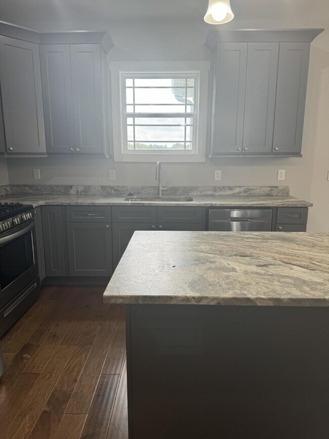 Building Photo - Three bedroom , 2.5 bathroom home in The C...