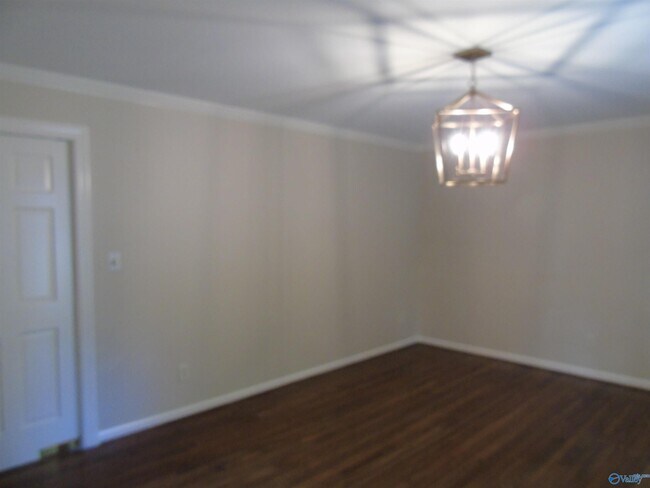 Building Photo - 3317 Lookout Dr SE