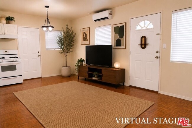 Building Photo - 642 N La Jolla Ave