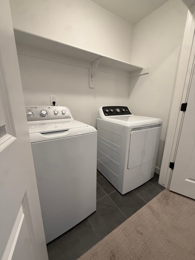 Building Photo - 6863 W Meadow Grass Dr