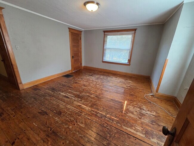 Building Photo - 204 W Locust St
