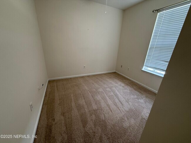 Building Photo - 10550 Baymeadows Rd