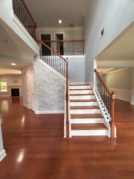 Building Photo - 3689 Union Park Dr
