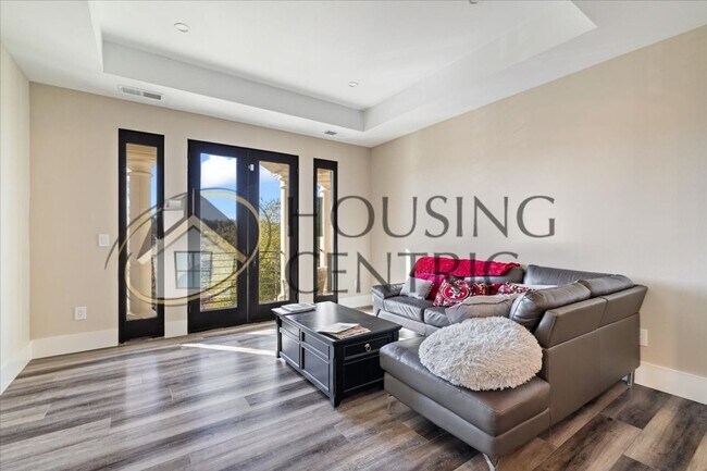 Building Photo - Breathtaking Luxury Custom Rental in Guard Gated Serrano Golf Community!!