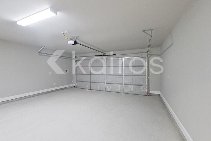 Building Photo - 22858 Balsam Dr