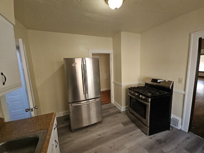 Building Photo - 1547 Hillcrest Rd