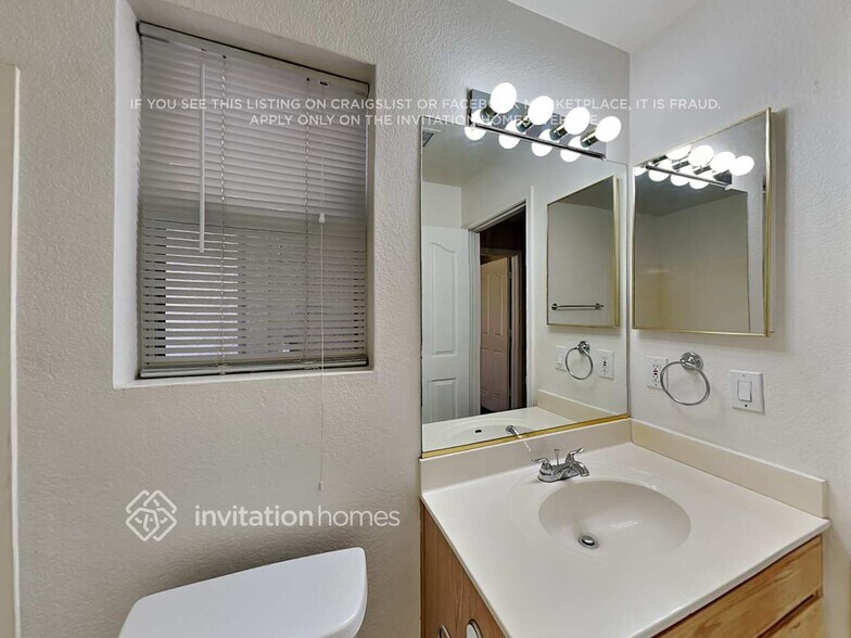 Building Photo - 2542 N 124th Dr