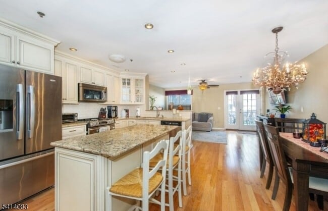 Building Photo - 20 S Midland Ave