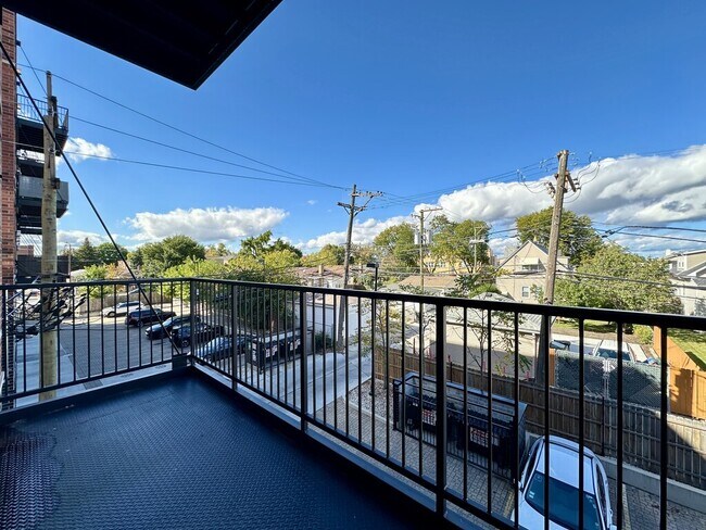 Building Photo - 6340 W Belmont Ave