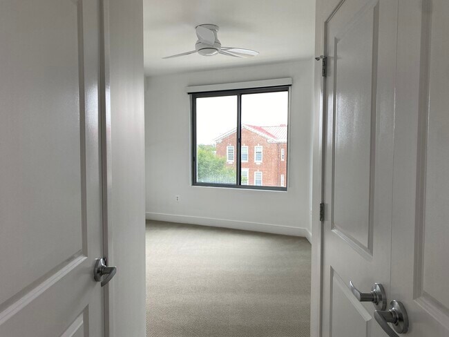 Building Photo - 4101 Albemarle St NW