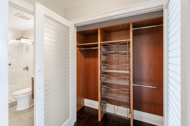 Building Photo - 100 Shearwater Ct E