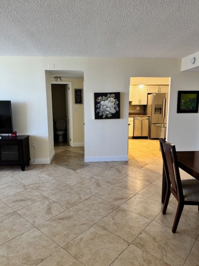 Building Photo - 2/2 SUNNY ISLES