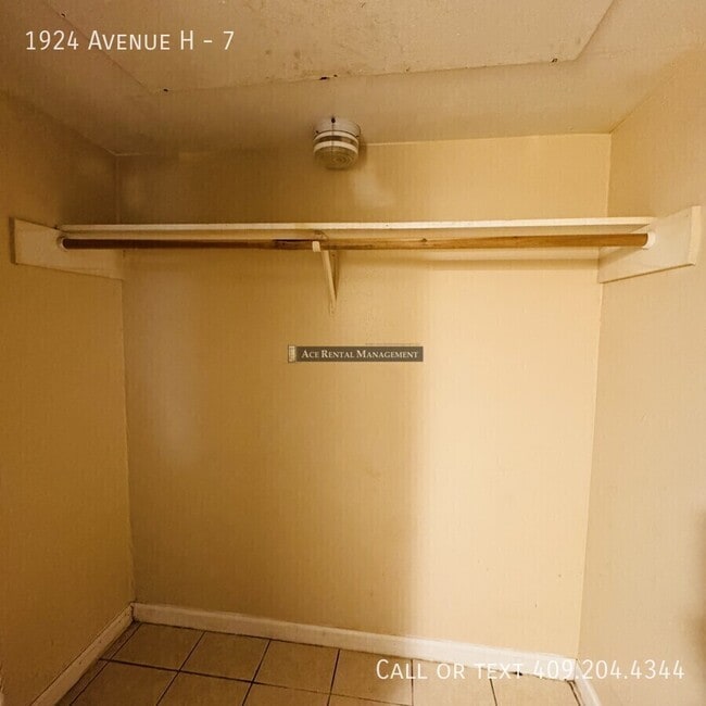 Building Photo - 1924 Avenue H