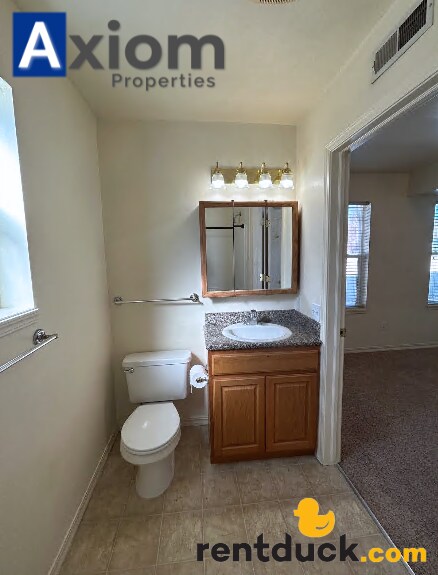 Building Photo - 465 Taft Ave