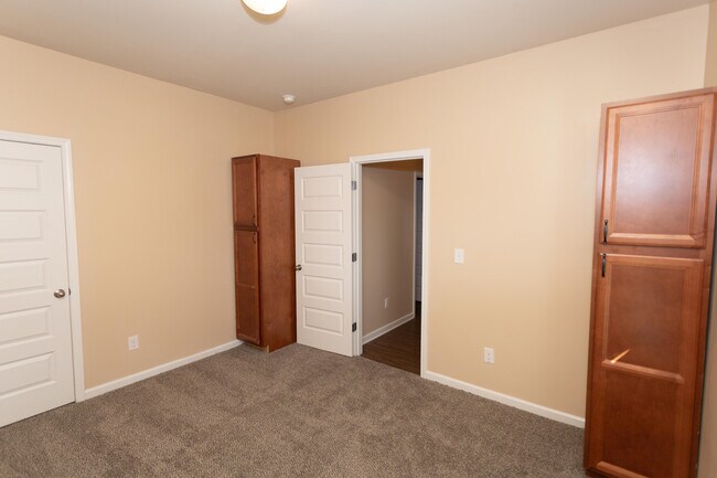 Building Photo - 4632 Southwind Rd