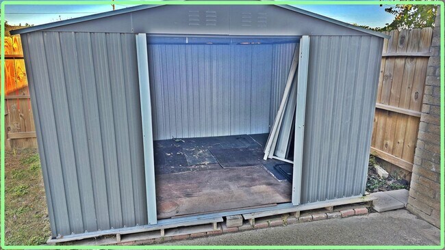 Building Photo - 17302 Davenway Dr