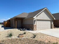 Building Photo - Luxury Duplex in Frenship School District!