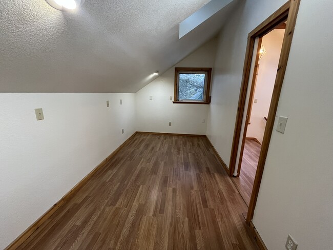 Smaller upstairs bedroom - 506 Edison St SE