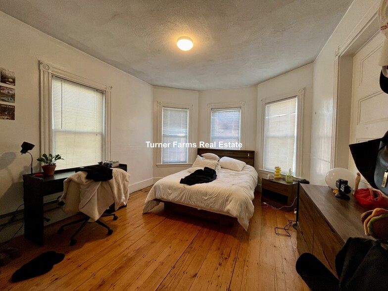 Building Photo - 78 Hillside St