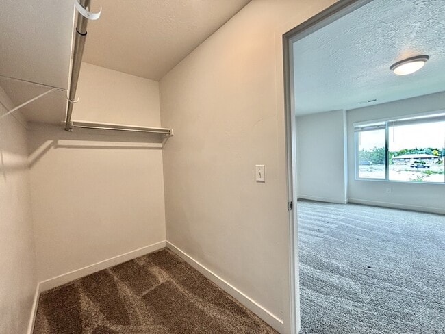 Building Photo - 1508 W Sparta Way
