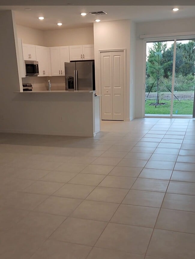 Building Photo - 11041 65th Ter E