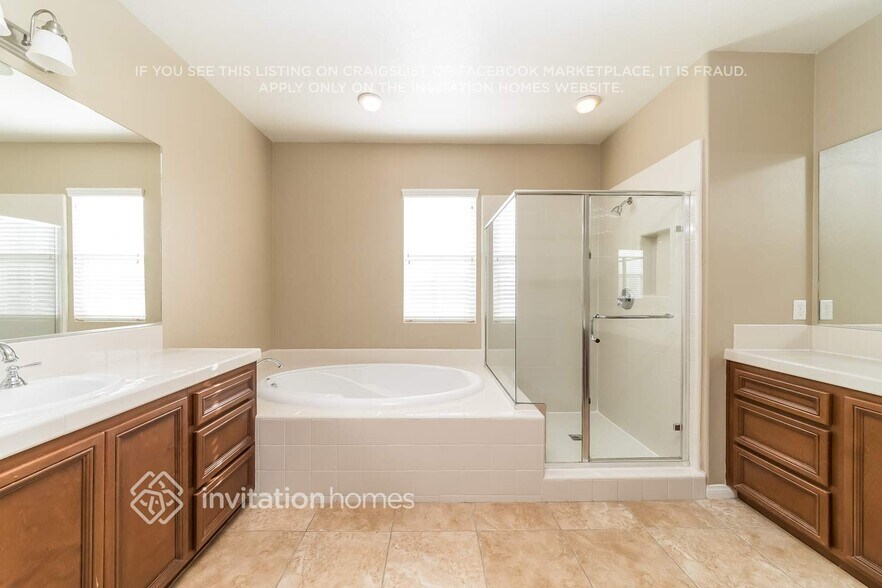 Building Photo - 32626 Spun Cotton Dr