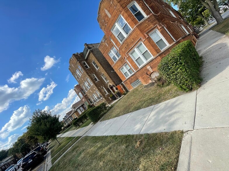 Building Photo - 8414 S Cregier Ave