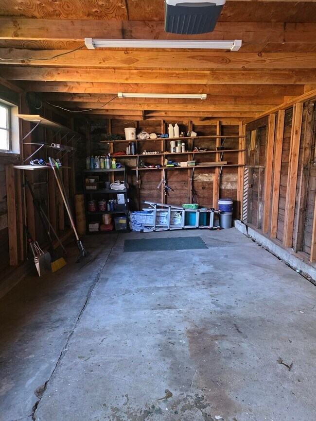 Building Photo - 2 Bedroom Home in Manette!