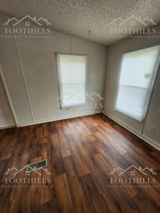 Building Photo - Country Comfort on Half an Acre – 3BR/2BA ...