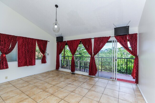Building Photo - 99-1362-1362 Hele Mauna Pl